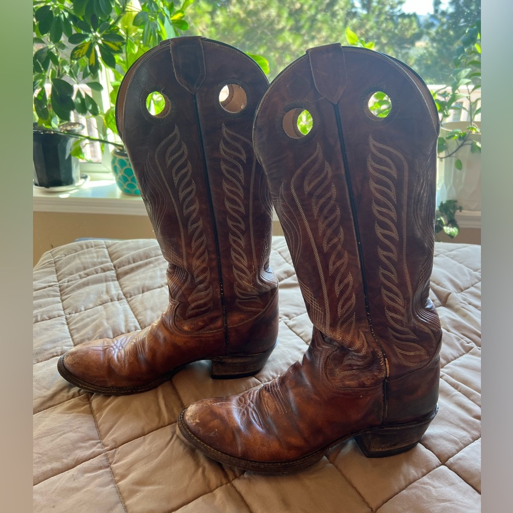 Woman’s Tony Lama riding boots